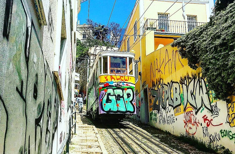 Lavras lift is one of the most secret in Lisbon and will give a beautiful viewpoint